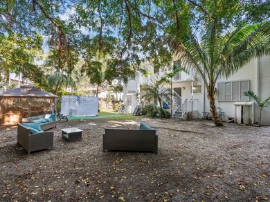 Income-producing 4-unit STR multifamily with prime redevelopment - photo 5