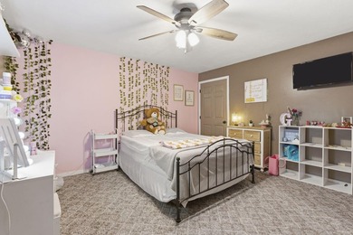 Located in an attractive, established neighborhood in Stockton - photo 26