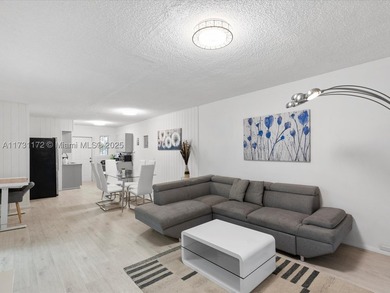 Income-producing 4-unit STR multifamily with prime redevelopment - photo 6