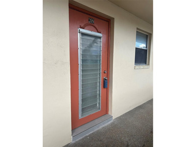 (private lake, pond, coastal) Condo Sale Pending in Fort Lauderdale Florida