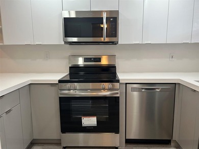 PRICED TO SELL! RENOVATED 2 BED/2 BATH CONDO IN SUNRISE LAKES - photo 5