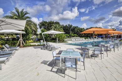 This beautifully updated first-floor condo offers 3 bedrooms, 2 - photo 39