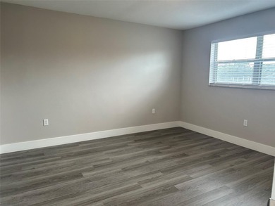PRICED TO SELL! RENOVATED 2 BED/2 BATH CONDO IN SUNRISE LAKES - photo 9
