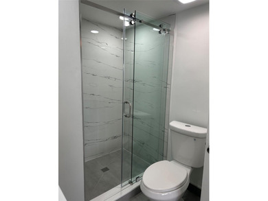 PRICED TO SELL! RENOVATED 2 BED/2 BATH CONDO IN SUNRISE LAKES - photo 10