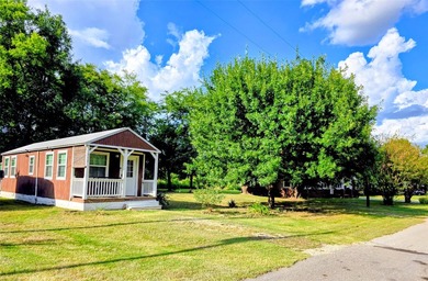 This charming tiny home at Lake Holbrook in Mineola, TX, blends - photo 1