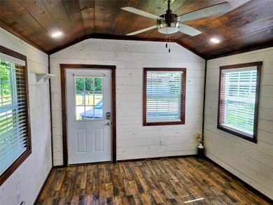 This charming tiny home at Lake Holbrook in Mineola, TX, blends - photo 3