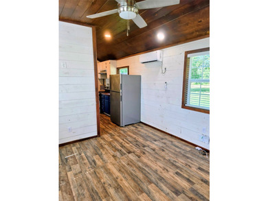 This charming tiny home at Lake Holbrook in Mineola, TX, blends - photo 4