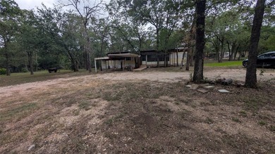 Welcome to your slice of Texas. This 1.06 acre property is - photo 1