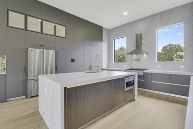 Experience refined living in this exceptional 4-bedroom - photo 20