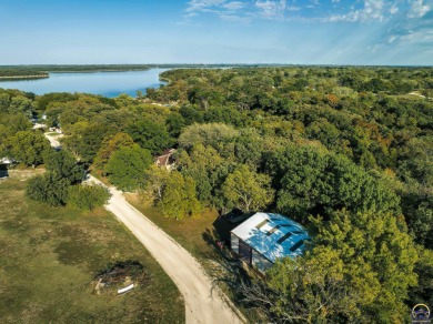 Pomona Lake/Reservoir Home For Sale in Vassar Kansas