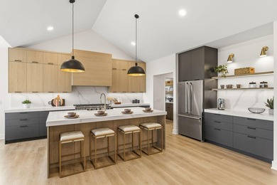Experience New Construction luxury living on desirable Red Oak - photo 3