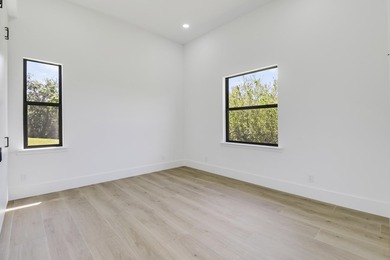 Experience refined living in this exceptional 4-bedroom - photo 39