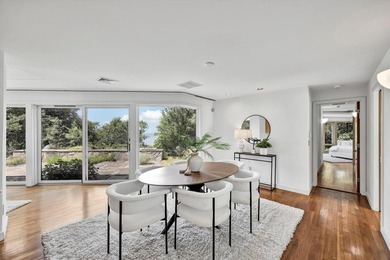 Waterfront contemporary luxury on a private lane in the coveted - photo 13