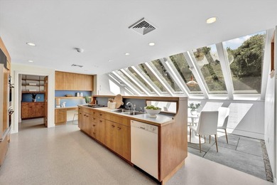 Waterfront contemporary luxury on a private lane in the coveted - photo 16