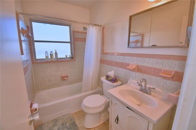 Lakefront home on Lake Reedy.  This 3 bedroom 1 bath concrete - photo 18