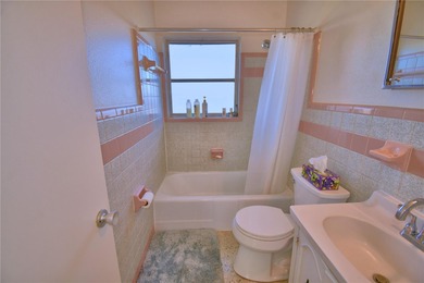 Lakefront home on Lake Reedy.  This 3 bedroom 1 bath concrete - photo 19