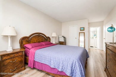 Welcome to 41 Wellington Court. This beautifully updated - photo 19
