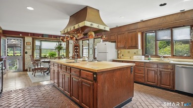 Steeped in history and lovingly preserved, the Elijah Mallett - photo 20