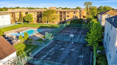 Welcome to 41 Wellington Court. This beautifully updated - photo 27