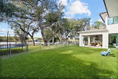Experience modern waterfront luxury in this stunning - photo 45