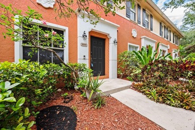 Beautiful, freshly painted two-story corner-unit townhouse - photo 2