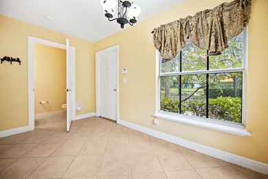 Beautiful, freshly painted two-story corner-unit townhouse - photo 4