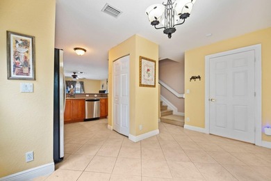 Beautiful, freshly painted two-story corner-unit townhouse - photo 5