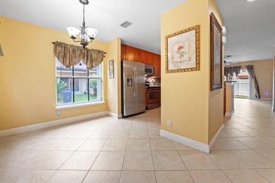 Beautiful, freshly painted two-story corner-unit townhouse - photo 6