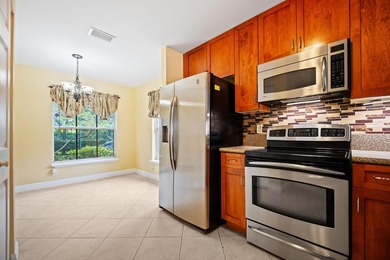 Beautiful, freshly painted two-story corner-unit townhouse - photo 10