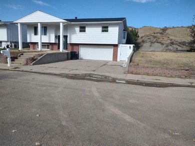 Yellowstone River Home For Sale in Glendive Montana
