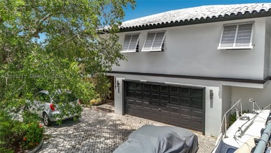 Welcome to this charming Fort Lauderdale home located at 2216 NE - photo 3