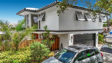 Welcome to this charming Fort Lauderdale home located at 2216 NE - photo 4
