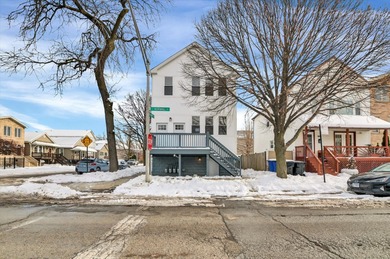 (private lake, pond, creek) Home Active Under Contract in Chicago Illinois