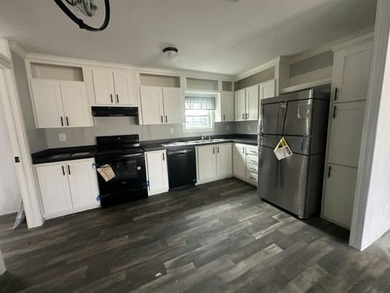 Your everyday escape starts here! Own this spacious 3 bed/2 bath - photo 3
