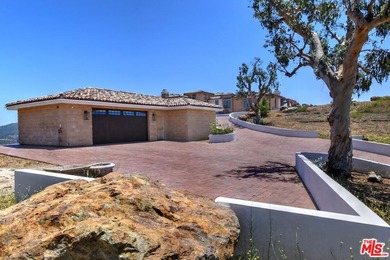 Welcome to the Luxury Malibu Crown Vineyard Estate, brand new - photo 10