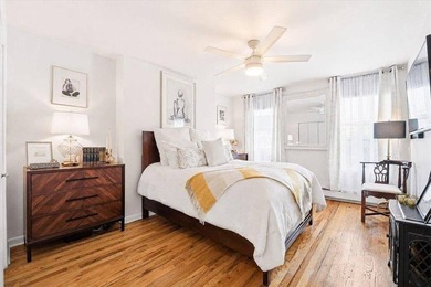 Bright and airy top-floor 3BD/1BA home ideally situated on - photo 11