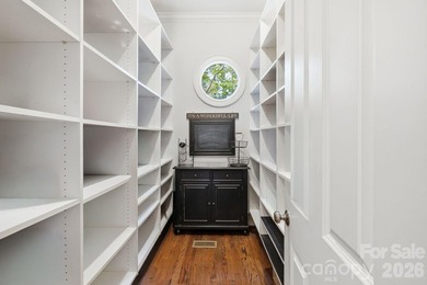 Perfectly positioned on a large, private, beautifully landscaped - photo 15