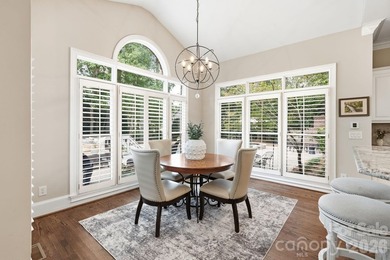 Perfectly positioned on a large, private, beautifully landscaped - photo 18