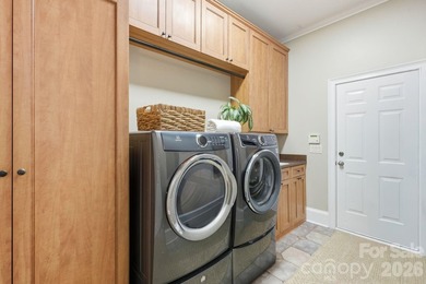 Perfectly positioned on a large, private, beautifully landscaped - photo 19