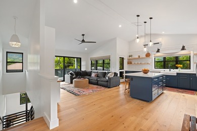 Set in the heart of Hanalei, this contemporary 3-bedroom, 2 - photo 1