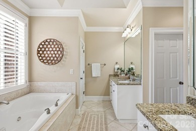 Perfectly positioned on a large, private, beautifully landscaped - photo 26