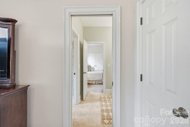 Perfectly positioned on a large, private, beautifully landscaped - photo 32