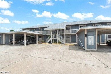 Welcome to your slice of SW paradise, this beautifully updated - photo 2