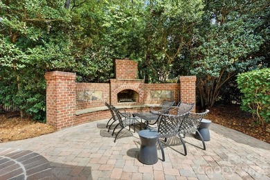Perfectly positioned on a large, private, beautifully landscaped - photo 41