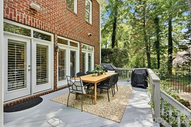 Perfectly positioned on a large, private, beautifully landscaped - photo 43