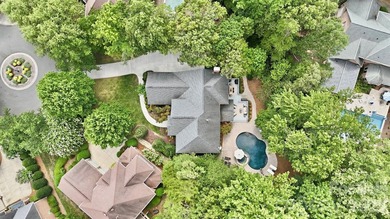 Perfectly positioned on a large, private, beautifully landscaped - photo 45