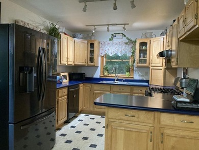 Beautifully sited house on 2.3 acres of fruit trees and gardens - photo 6