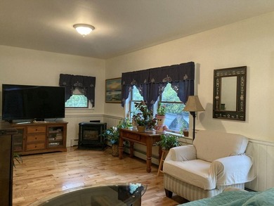 Beautifully sited house on 2.3 acres of fruit trees and gardens - photo 9