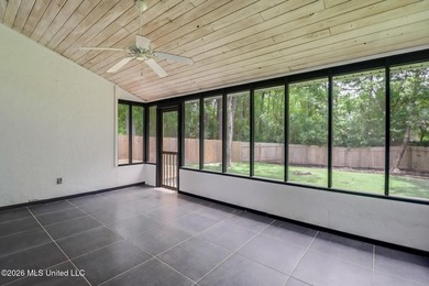 Adorable home in Diamondhead featuring stainless steel - photo 13