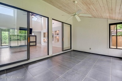 Adorable home in Diamondhead featuring stainless steel - photo 14